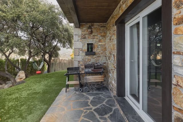Villa zu verkaufen in Dúdar - 369.000 € (Ref: 9837232)