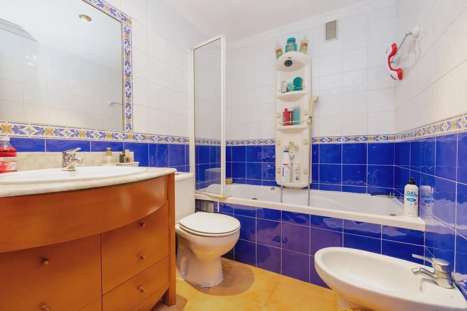 Flat for sale in Granada city with garage - € 374,900 (Ref: 9837236)