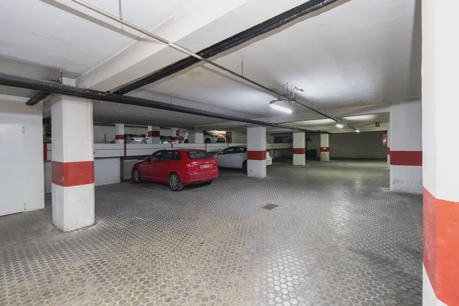 Flat for sale in Granada city with garage - € 374,900 (Ref: 9837236)