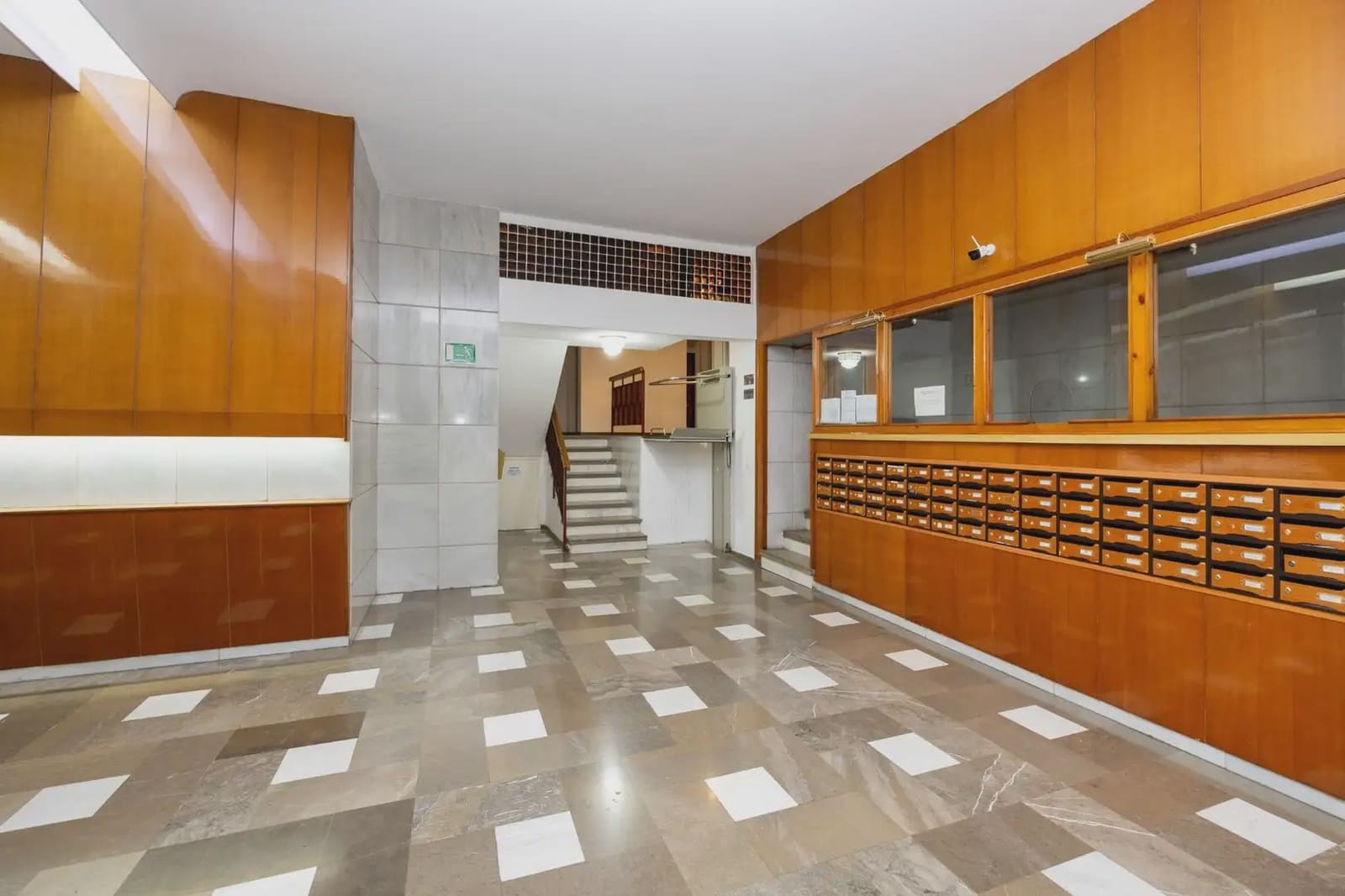 Flat for sale in Granada city with garage - € 374,900 (Ref: 9837236)