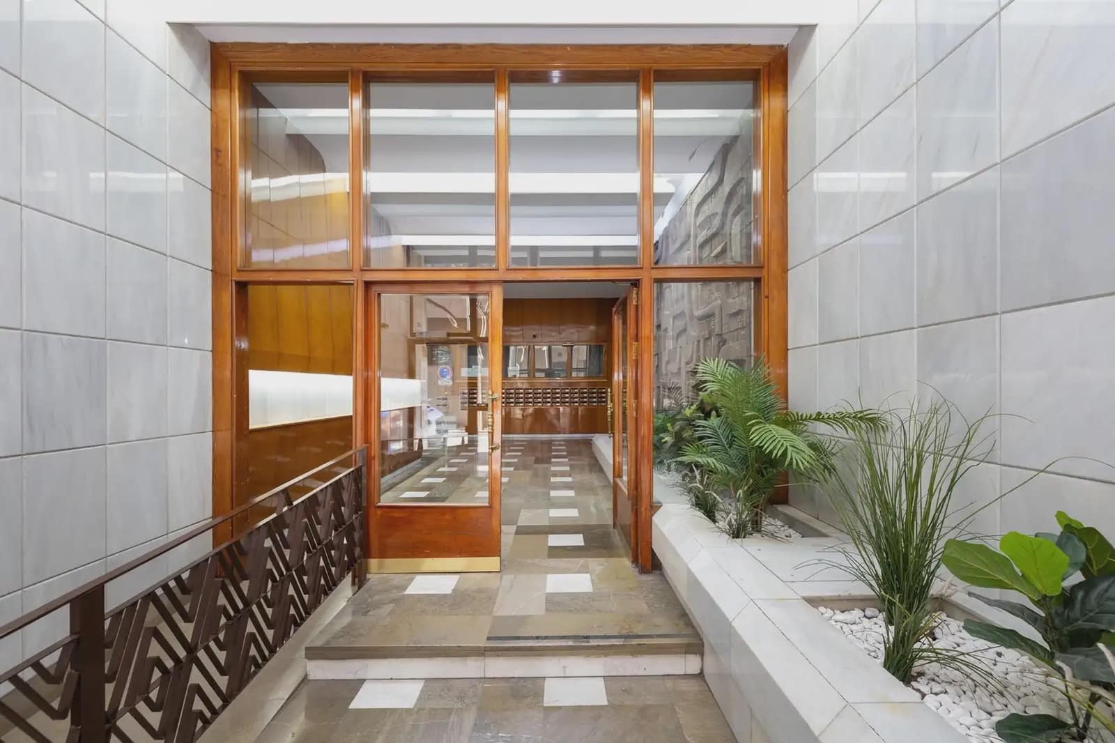 Flat for sale in Granada city with garage - € 374,900 (Ref: 9837236)
