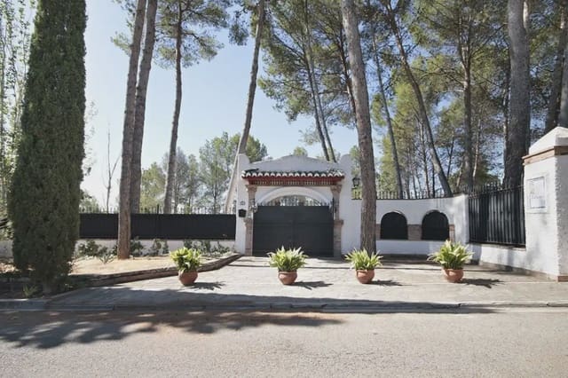 Villa til salg i Albolote med swimmingpool garage - € 550.000 (Ref: 9837238)