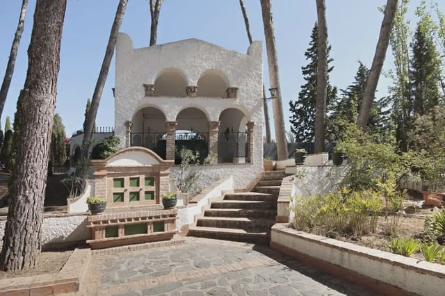 Villa til salg i Albolote med swimmingpool garage - € 550.000 (Ref: 9837238)