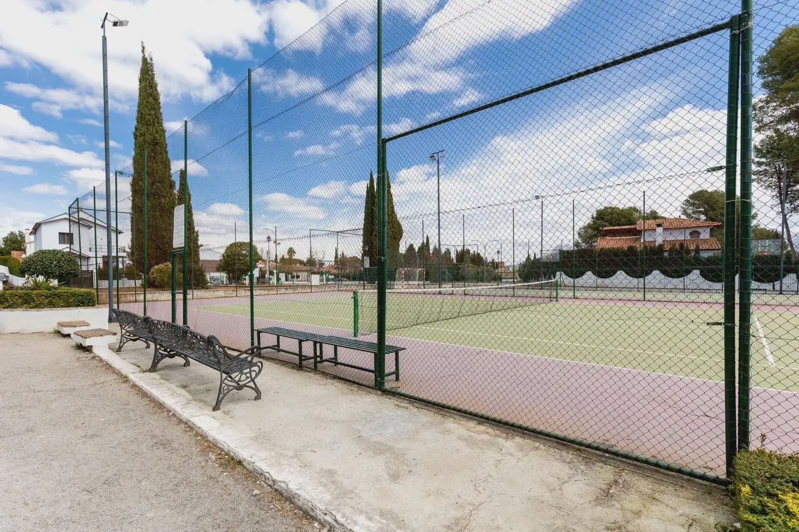 Villa for sale in Albolote with pool garage - € 550,000 (Ref: 9837238)