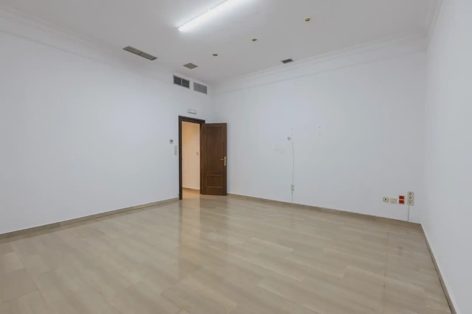 Erhverv til salg i Granada by - € 1.350.000 (Ref: 9837243)