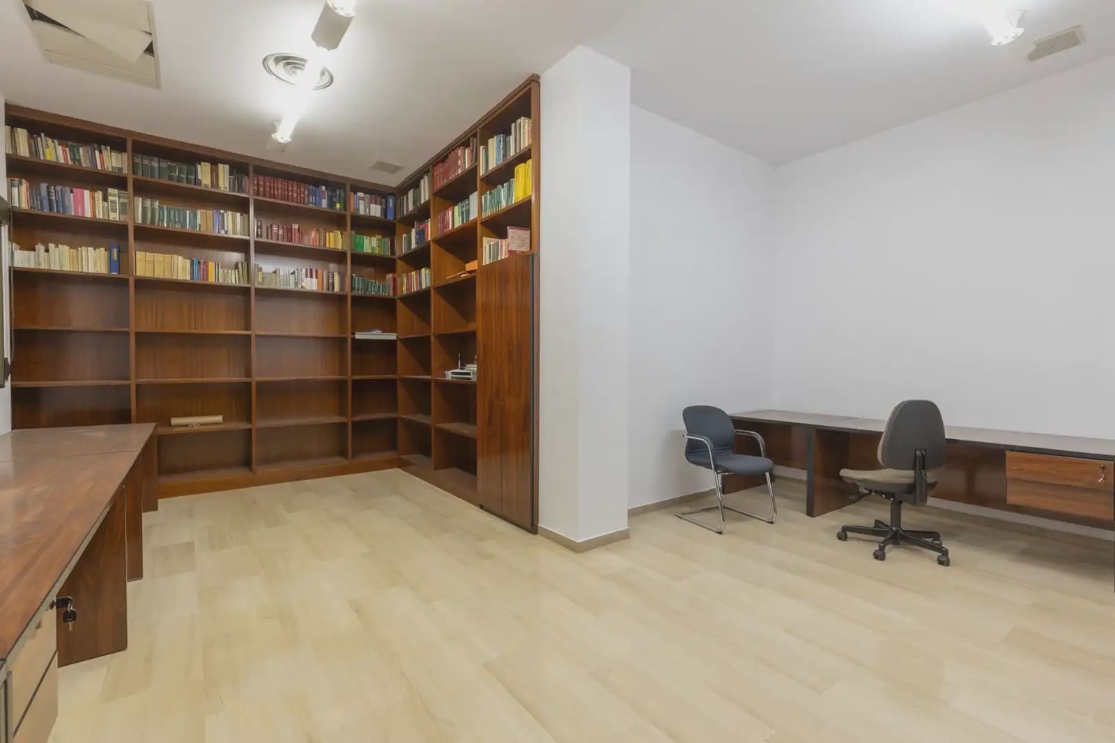 Erhverv til salg i Granada by - € 1.350.000 (Ref: 9837243)
