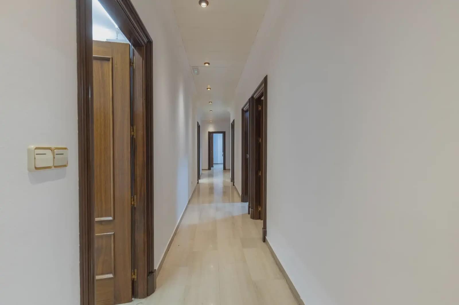 Erhverv til salg i Granada by - € 1.350.000 (Ref: 9837243)