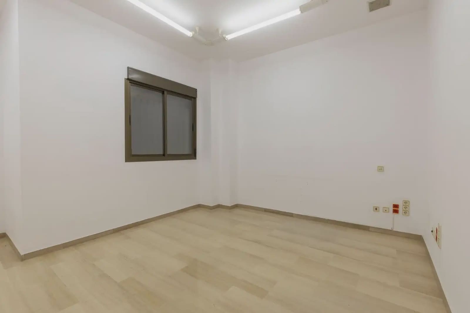 Erhverv til salg i Granada by - € 1.350.000 (Ref: 9837243)