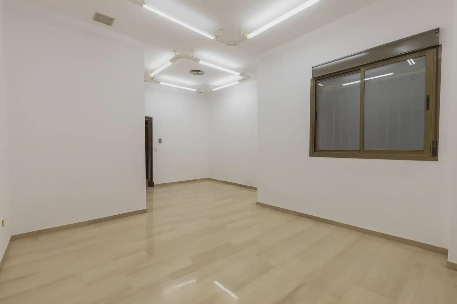 Erhverv til salg i Granada by - € 1.350.000 (Ref: 9837243)