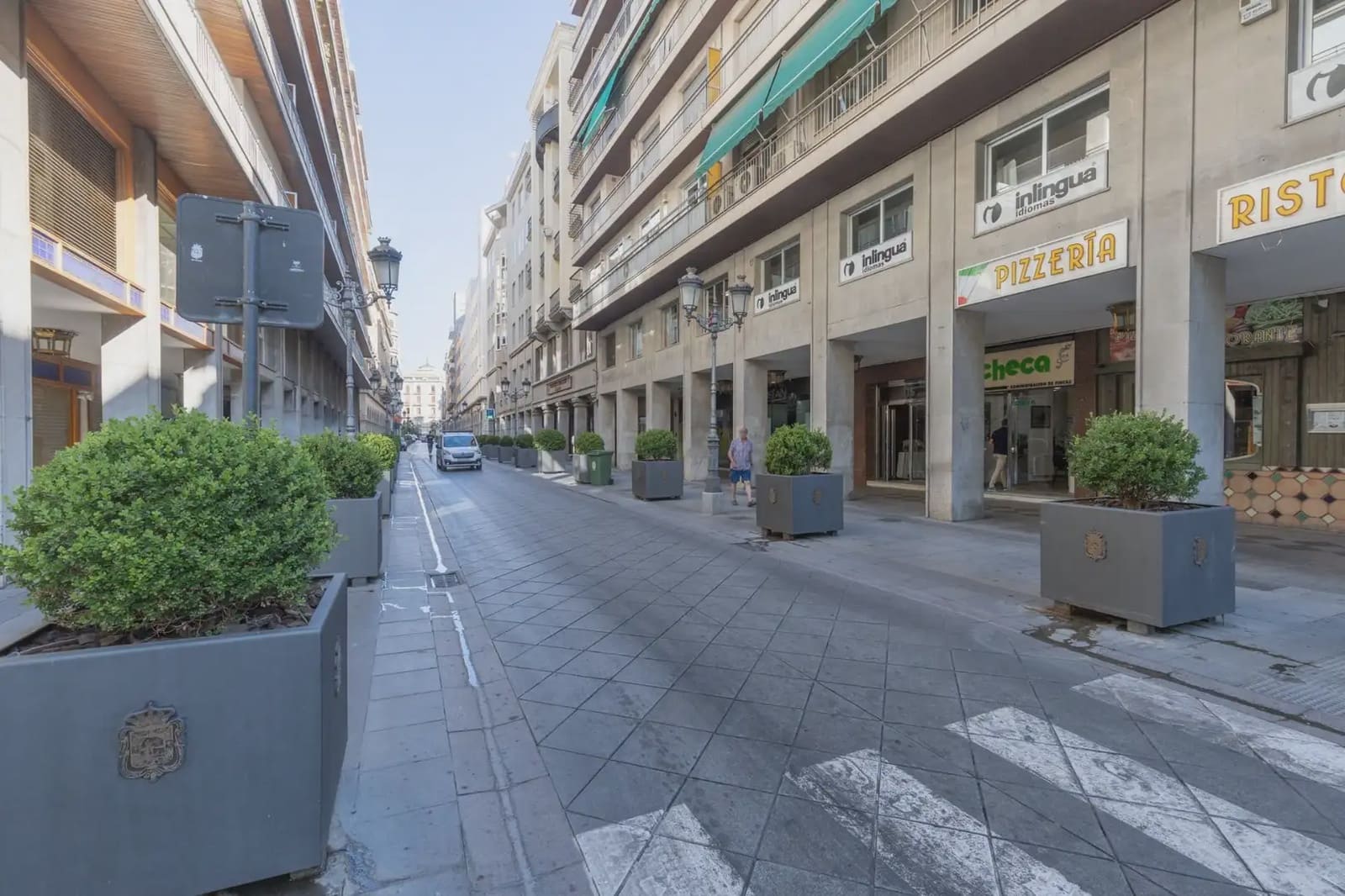 Erhverv til salg i Granada by - € 1.350.000 (Ref: 9837243)