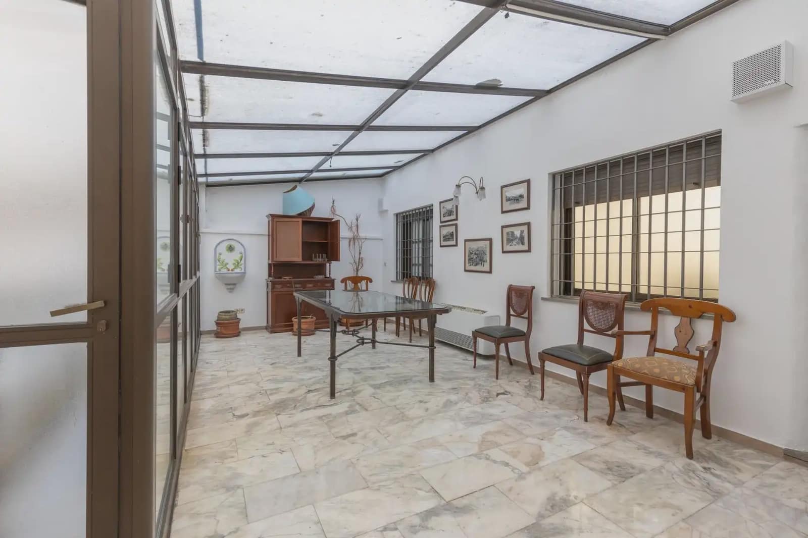 Erhverv til salg i Granada by - € 1.350.000 (Ref: 9837243)
