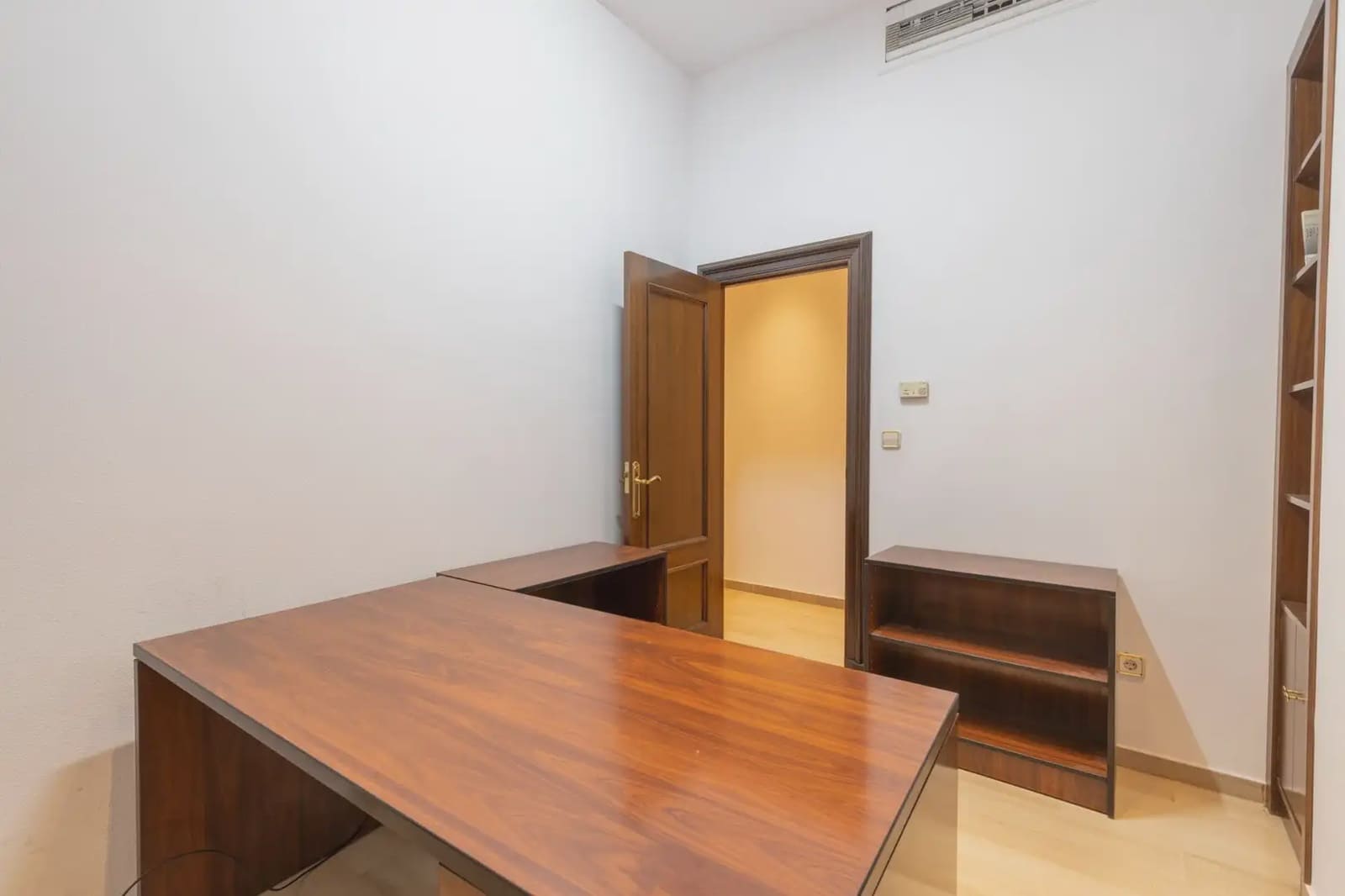Erhverv til salg i Granada by - € 1.350.000 (Ref: 9837243)