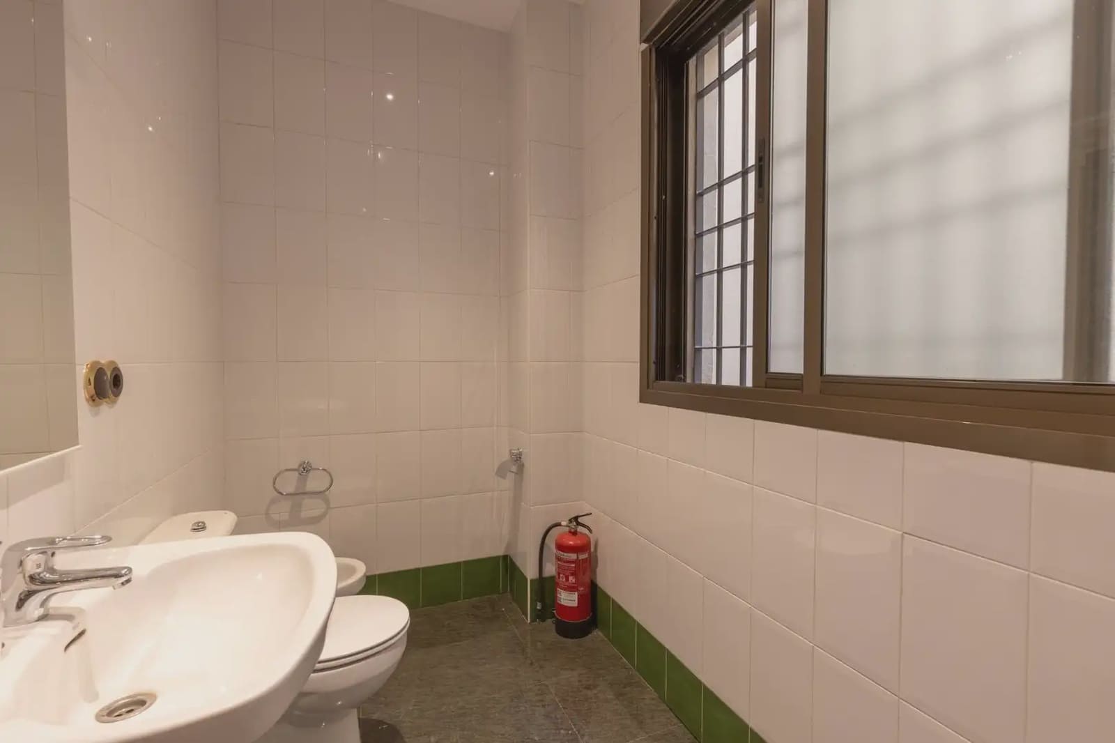 Erhverv til salg i Granada by - € 1.350.000 (Ref: 9837243)
