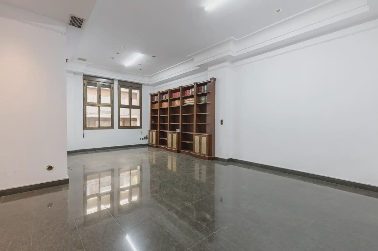 Erhverv til salg i Granada by - € 1.350.000 (Ref: 9837243)