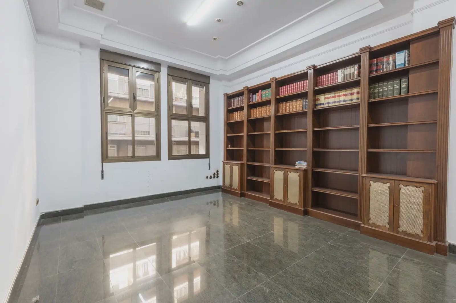 Erhverv til salg i Granada by - € 1.350.000 (Ref: 9837243)