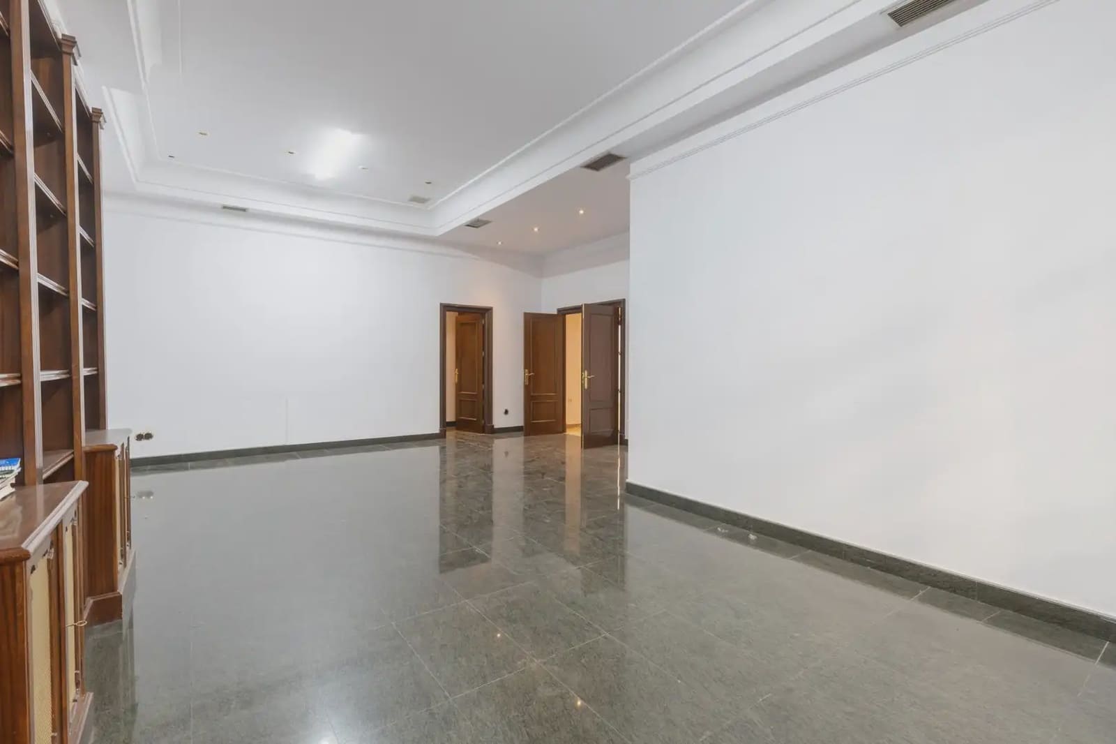 Erhverv til salg i Granada by - € 1.350.000 (Ref: 9837243)