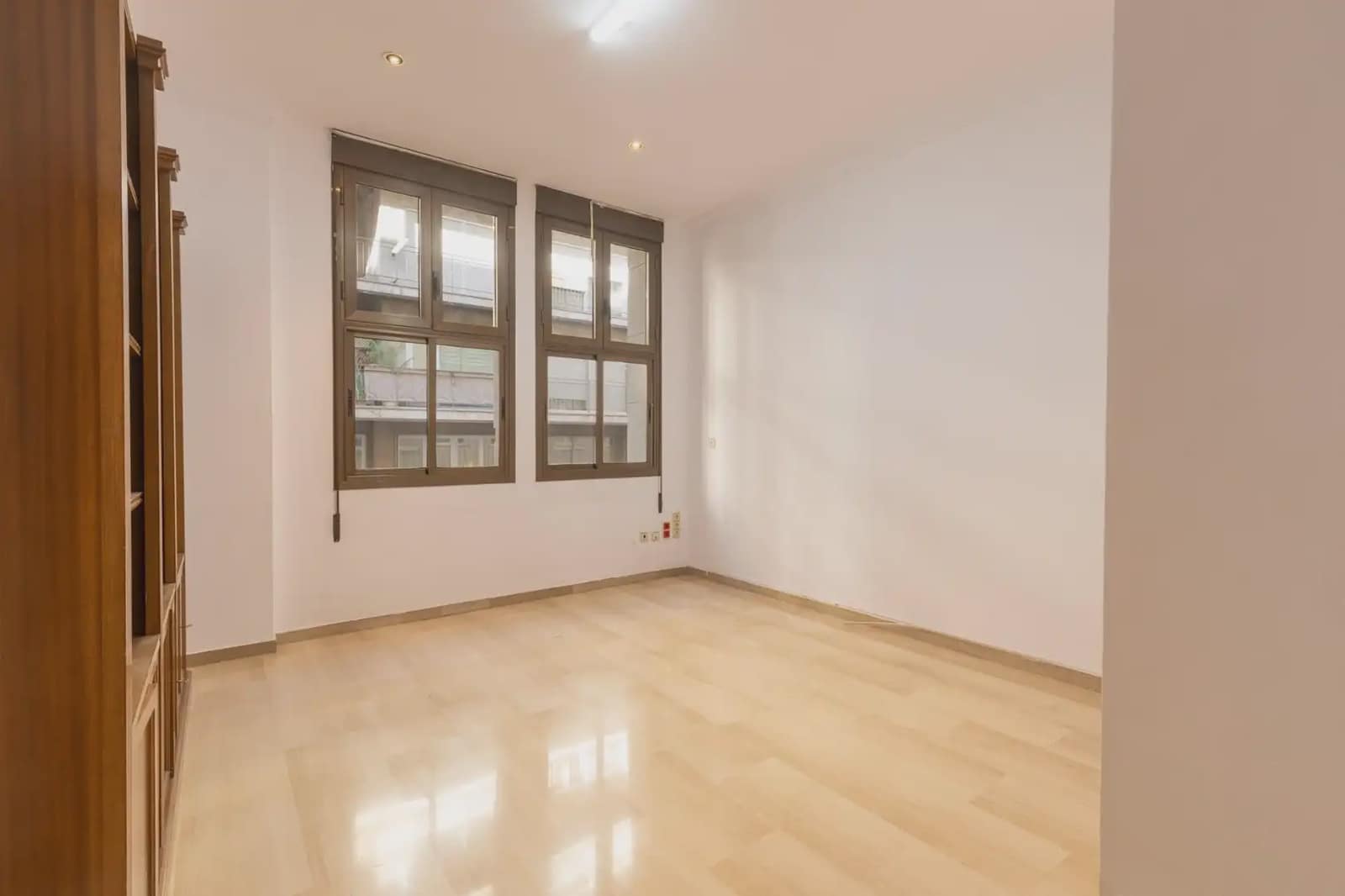 Erhverv til salg i Granada by - € 1.350.000 (Ref: 9837243)