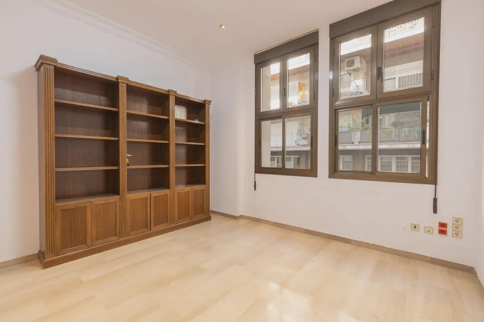 Erhverv til salg i Granada by - € 1.350.000 (Ref: 9837243)