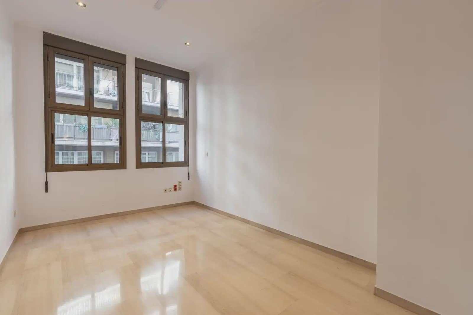 Erhverv til salg i Granada by - € 1.350.000 (Ref: 9837243)