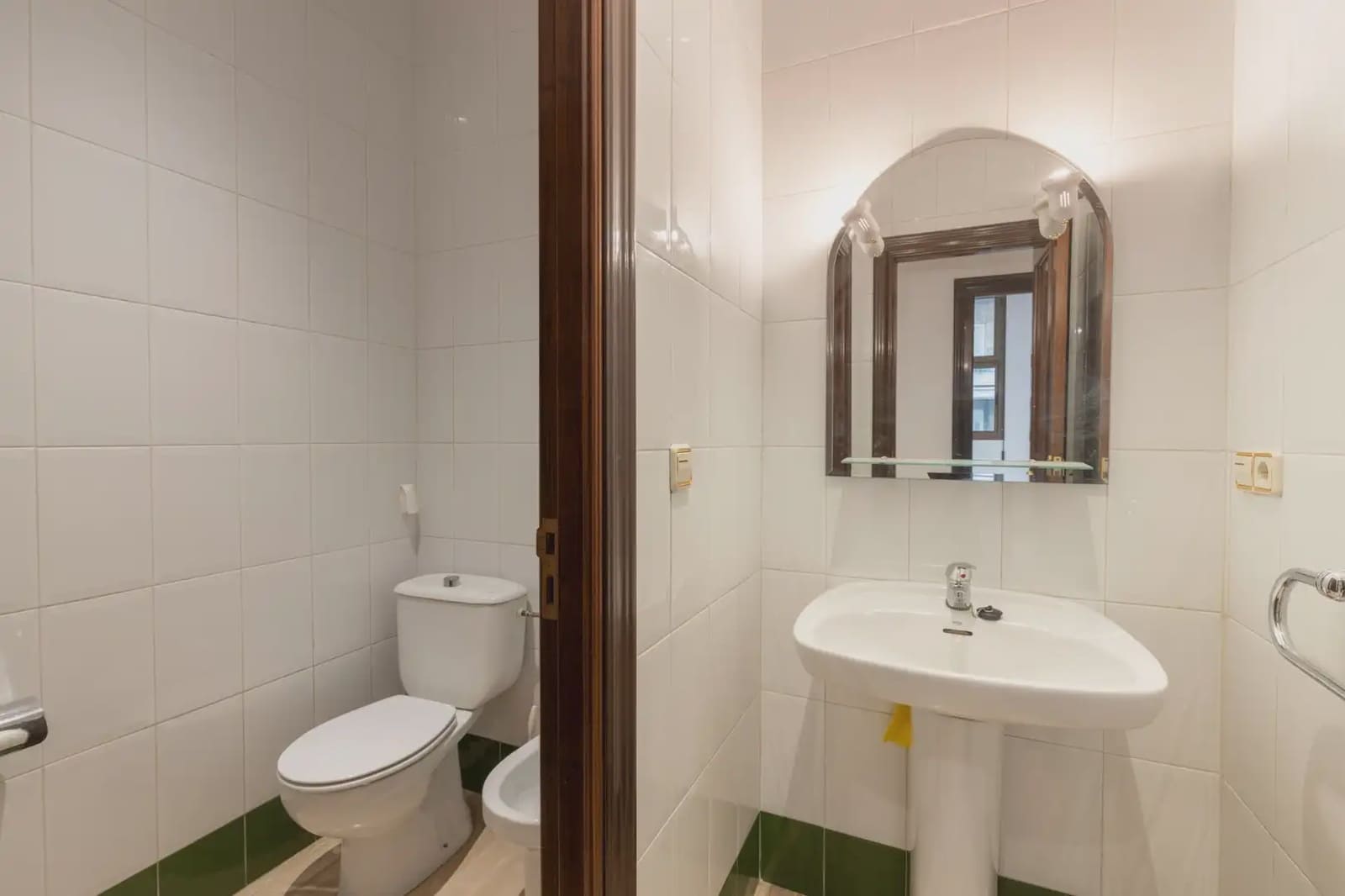 Erhverv til salg i Granada by - € 1.350.000 (Ref: 9837243)