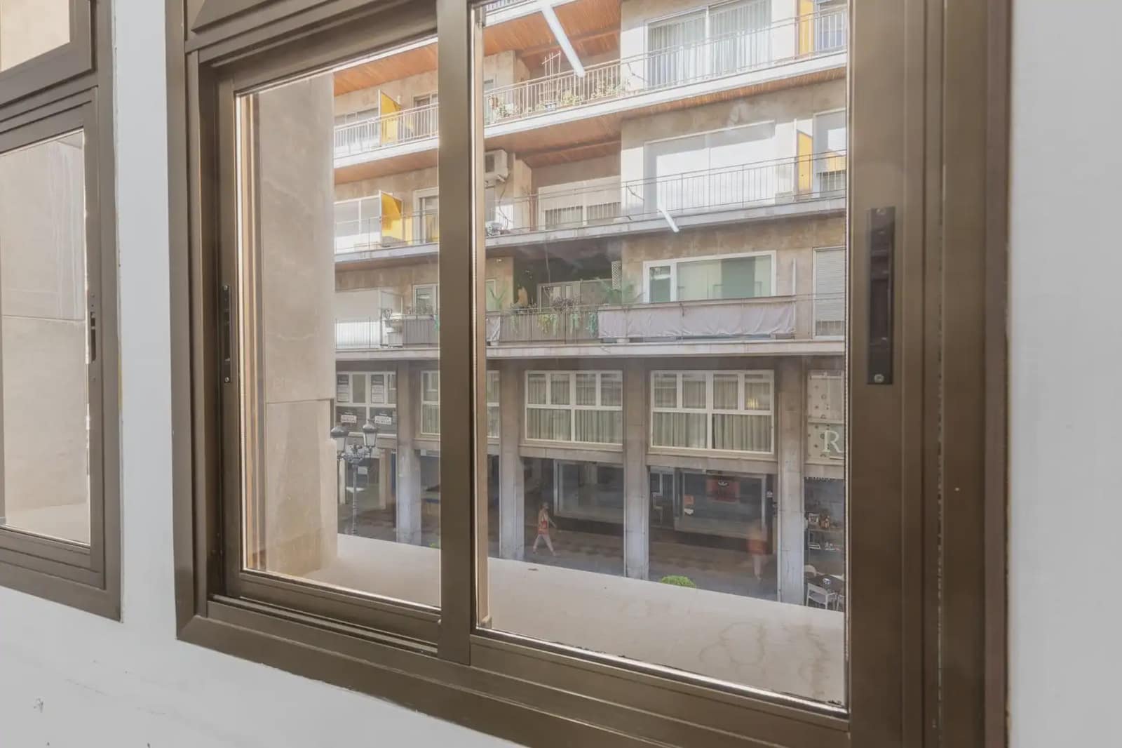 Erhverv til salg i Granada by - € 1.350.000 (Ref: 9837243)