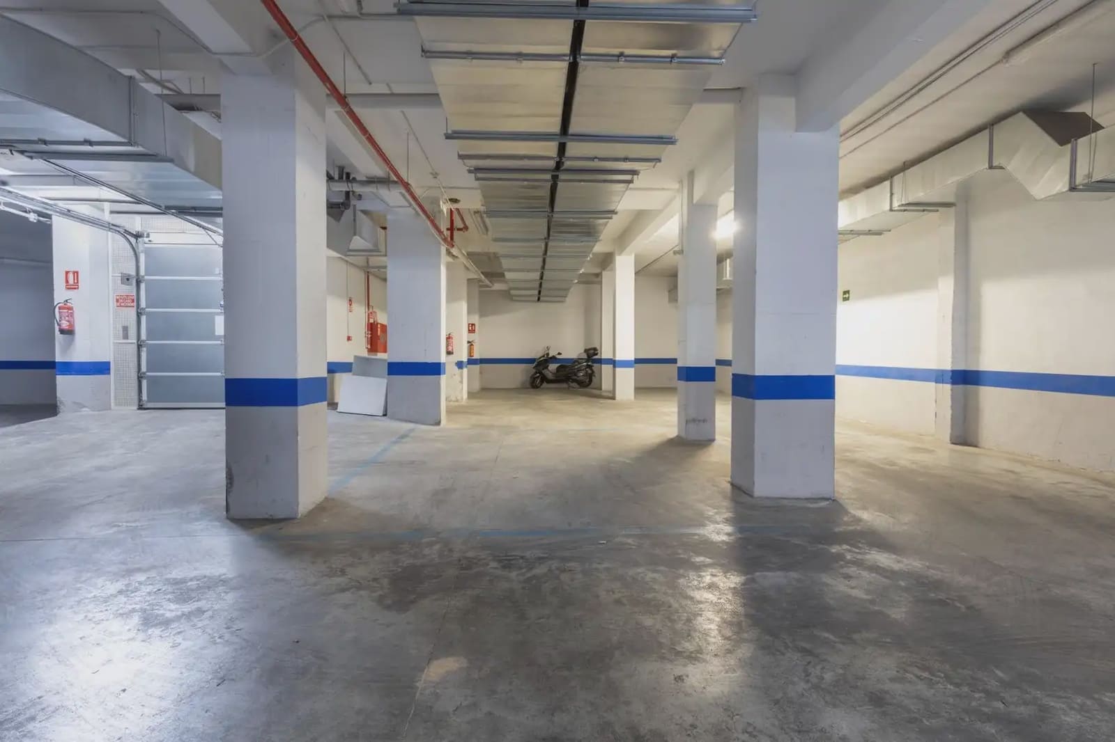 Garage for sale in Granada city - € 30,000 (Ref: 9837245)