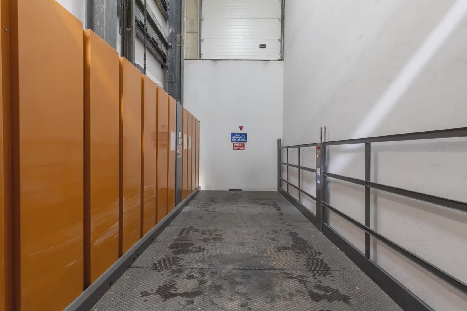 Garage for sale in Granada city - € 30,000 (Ref: 9837245)