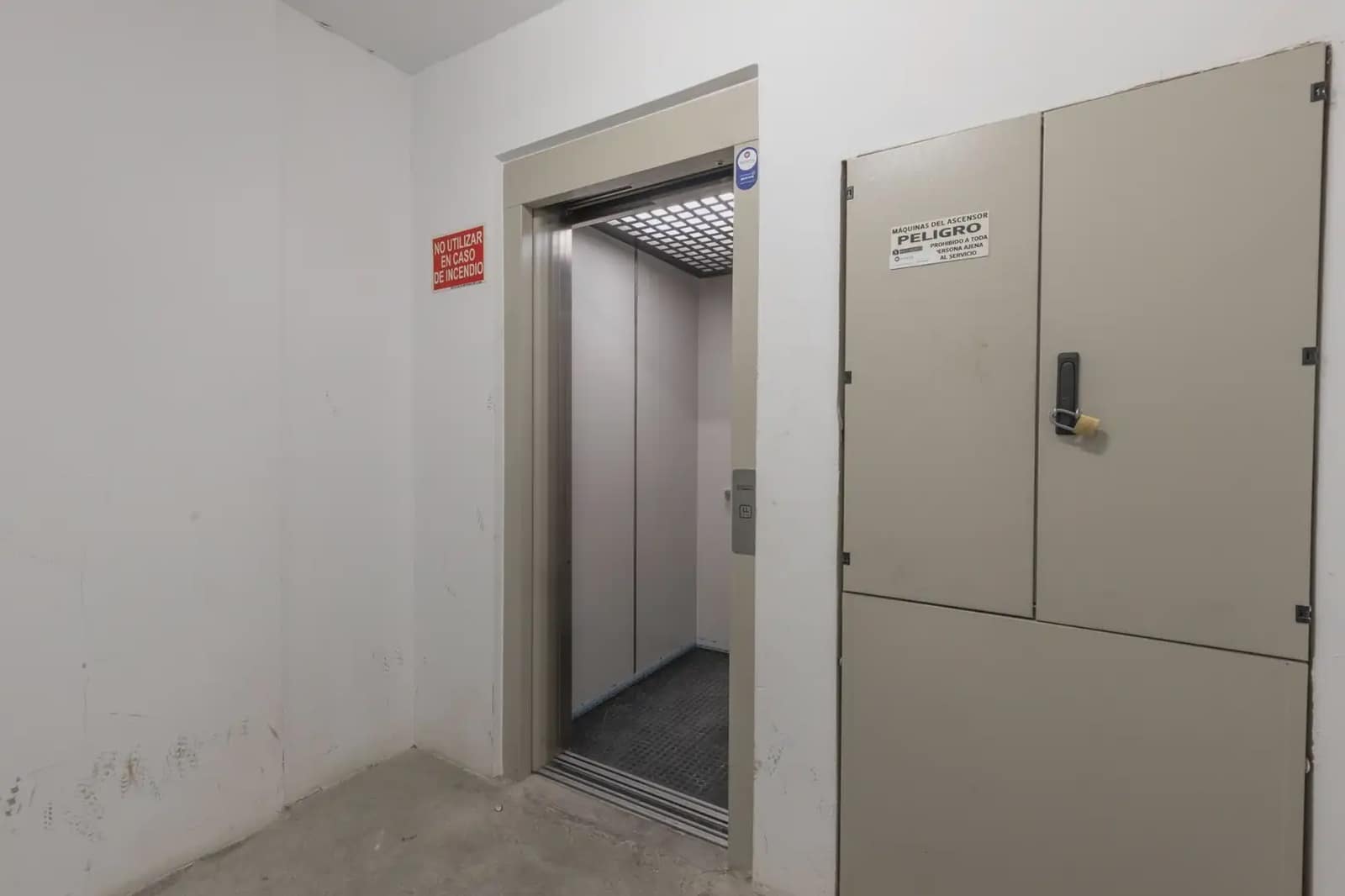 Garage for sale in Granada city - € 30,000 (Ref: 9837245)