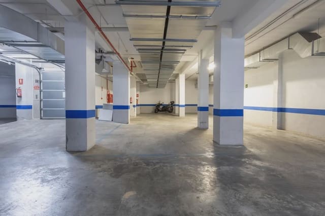 Garage for sale in Camino de Ronda - Rosaleda, Granada city - € 30,000 (Ref: 9837245)