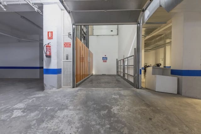 Garage for sale in Camino de Ronda - Rosaleda, Granada city - € 30,000 (Ref: 9837245)