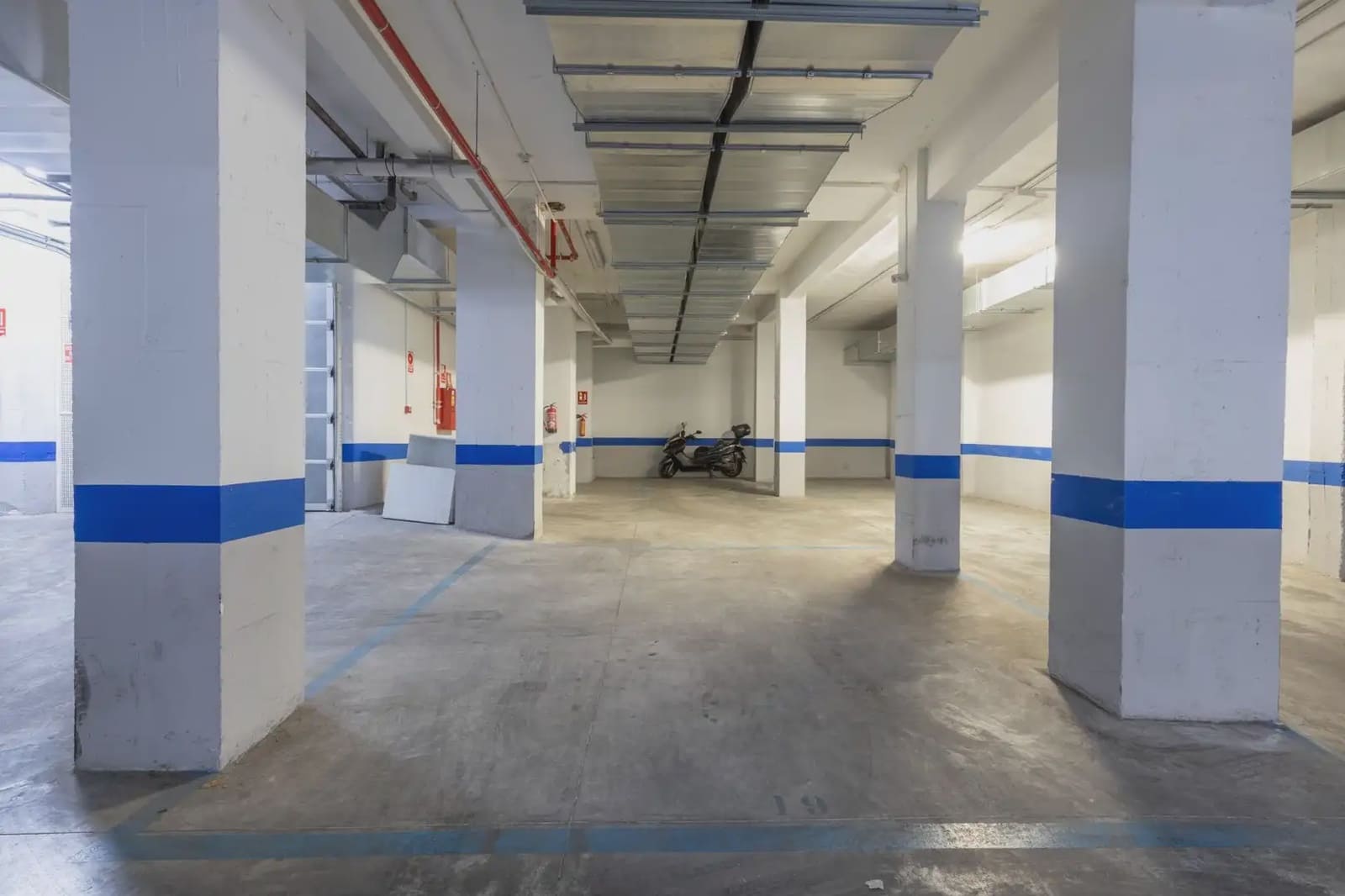 Garage for sale in Granada city - € 30,000 (Ref: 9837245)