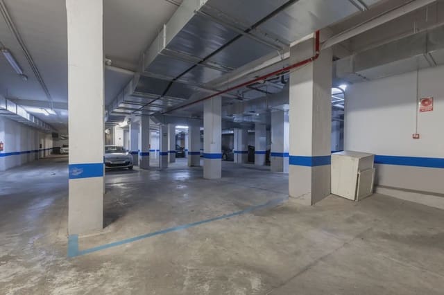 Garage for sale in Camino de Ronda - Rosaleda, Granada city - € 30,000 (Ref: 9837245)