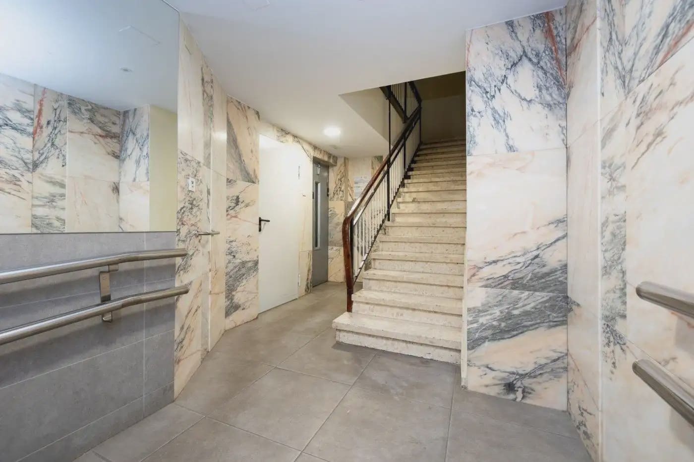 5 bedroom Flat for sale in Granada city - € 330,000 (Ref: 9837246)