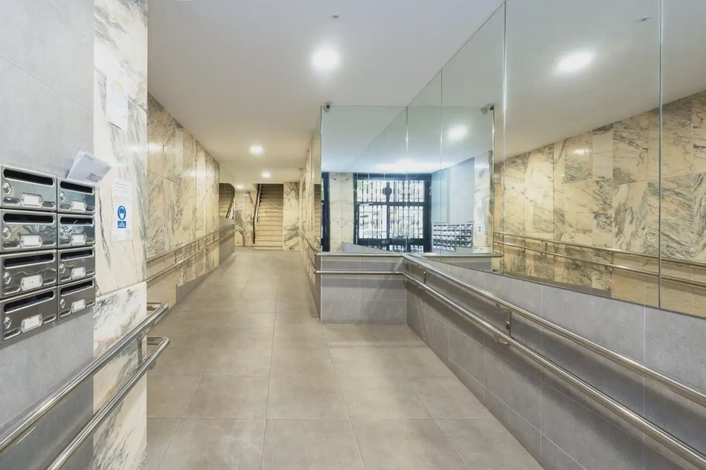 5 bedroom Flat for sale in Granada city - € 330,000 (Ref: 9837246)