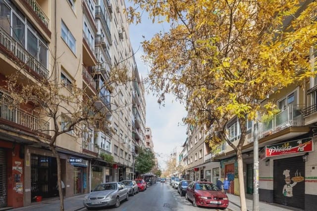 5 sypialnia Mieszkanie na sprzedaż w Camino de Ronda - Rosaleda, Miasto Grenada - 330 000 € (Ref: 9837246)