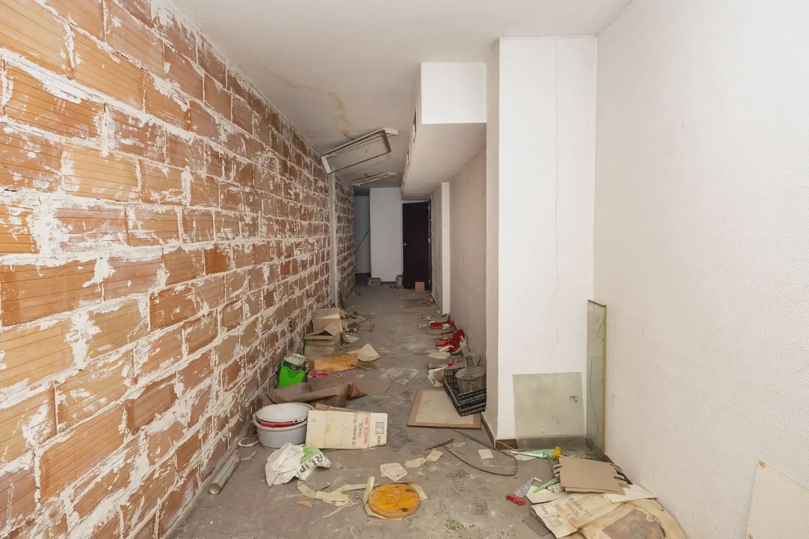 Kommersiell til salgs i Granada by - € 65 000 (Ref: 9837254)