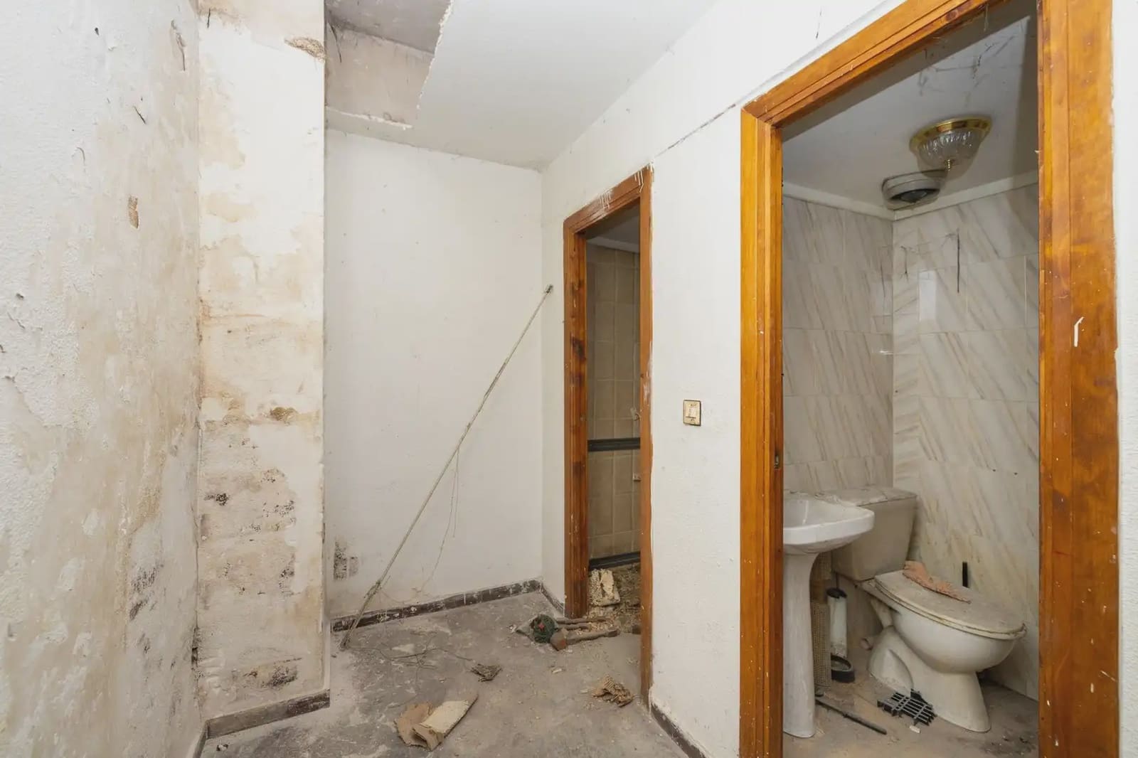 Kommersiell til salgs i Granada by - € 65 000 (Ref: 9837254)