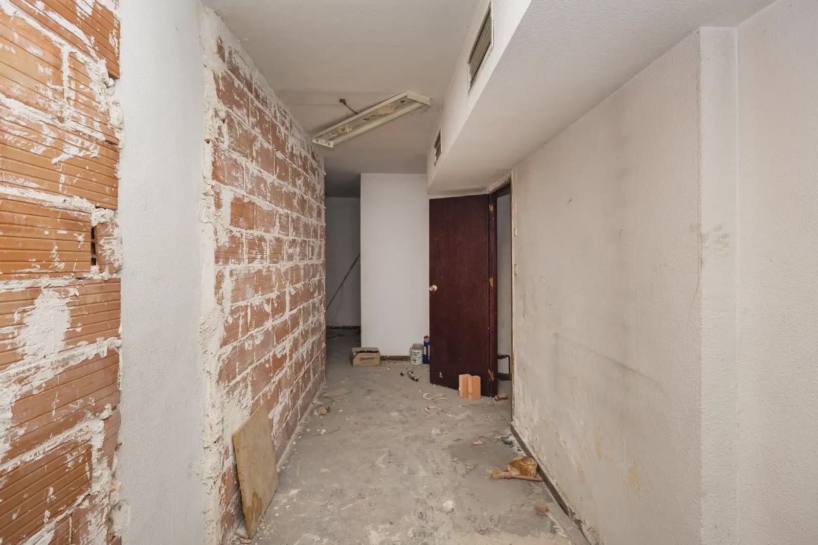 Kommersiell til salgs i Granada by - € 65 000 (Ref: 9837254)