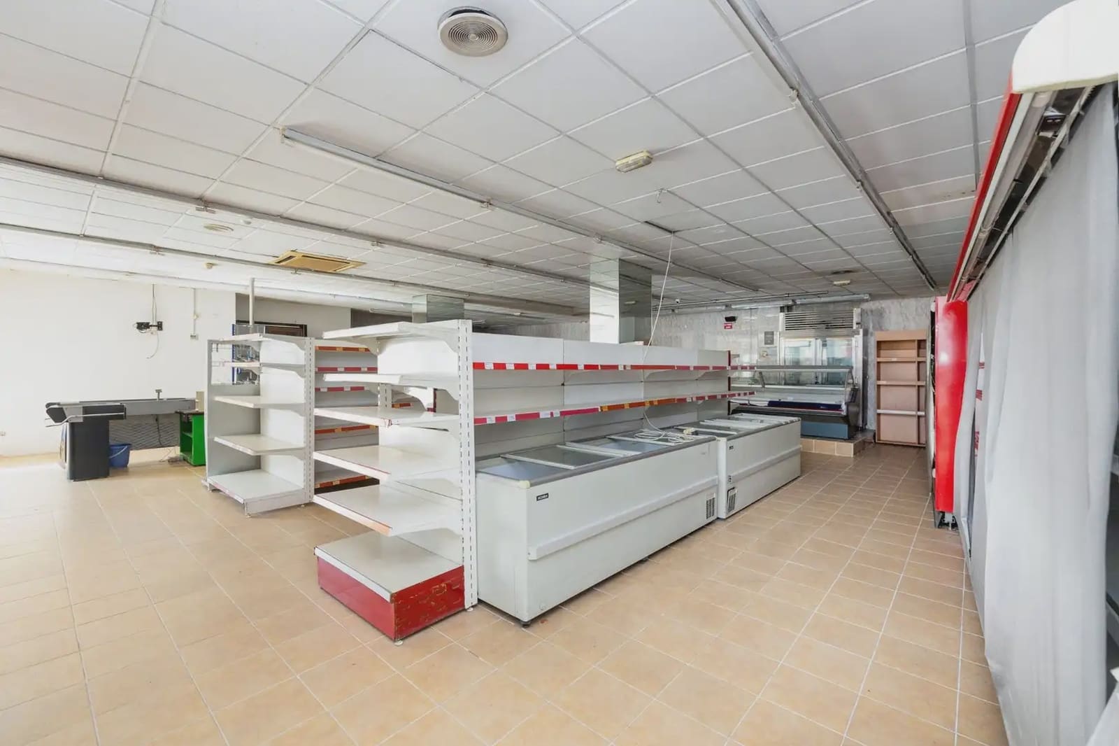Local Comercial en Gójar en venta - 249.000 € (Ref: 9837256)