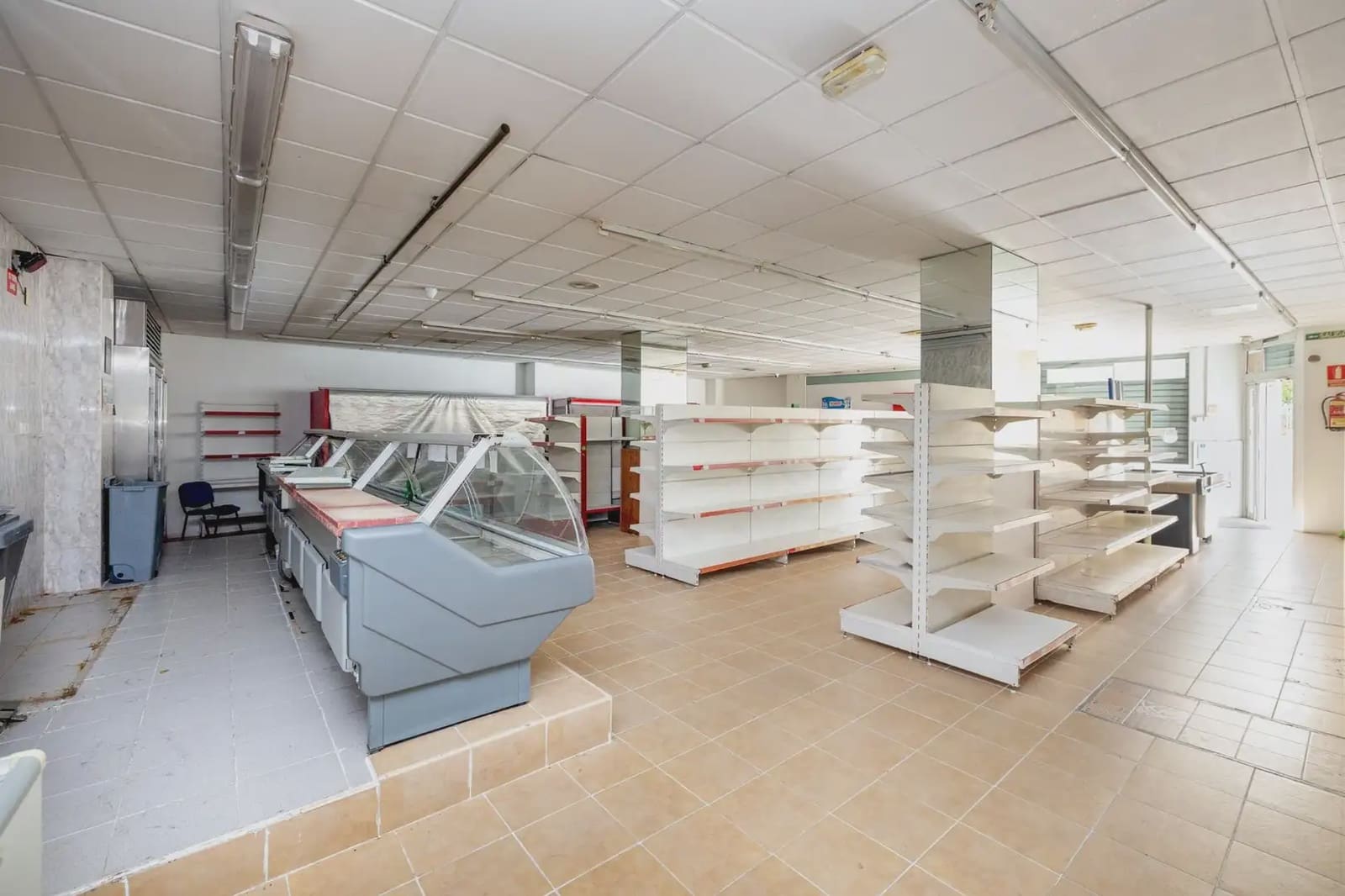 Local Comercial en Gójar en venta - 249.000 € (Ref: 9837256)