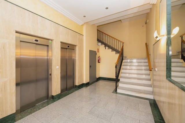Leilighet til salgs i Pajaritos - Plaza de Toros, Granada by med garasje - € 385 000 (Ref: 9837258)