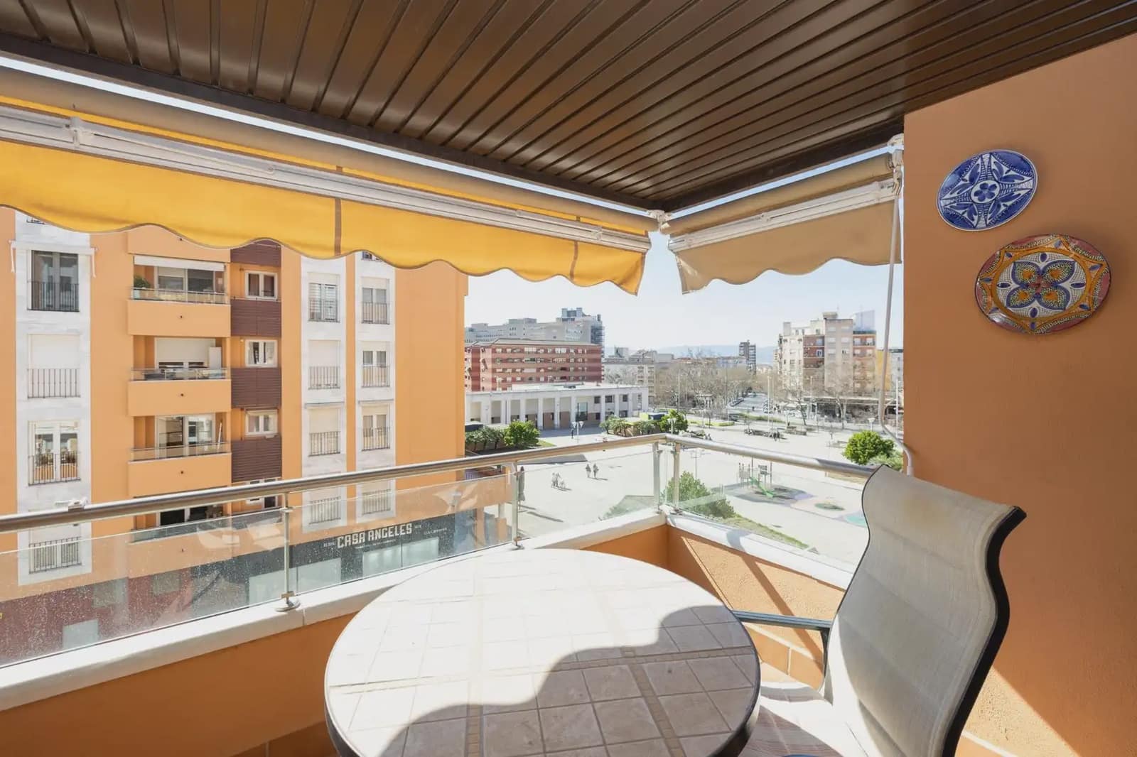 Lägenhet till salu i Granada stad med garage - 385 000 € (Ref: 9837258)