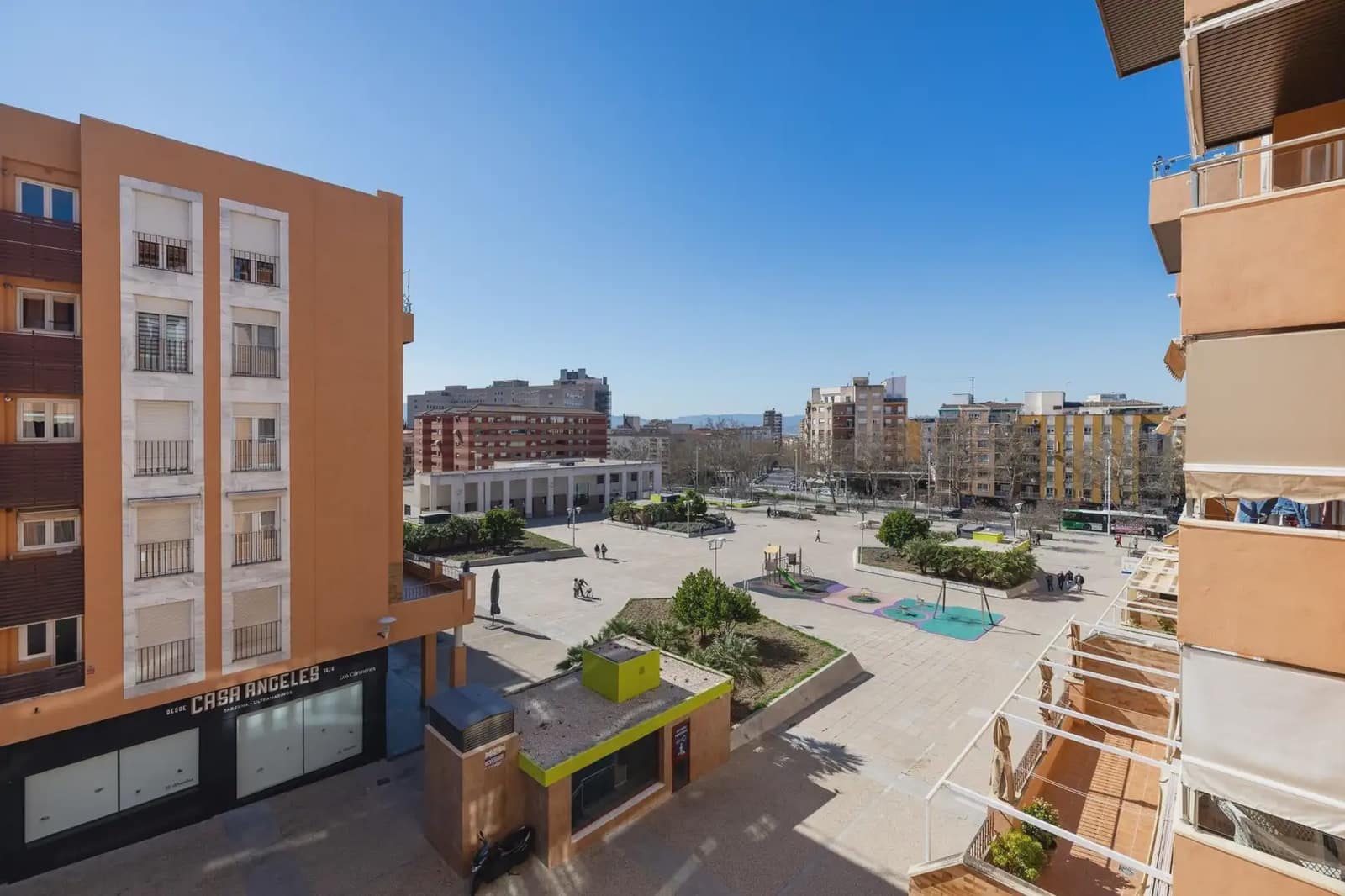 Lägenhet till salu i Granada stad med garage - 385 000 € (Ref: 9837258)