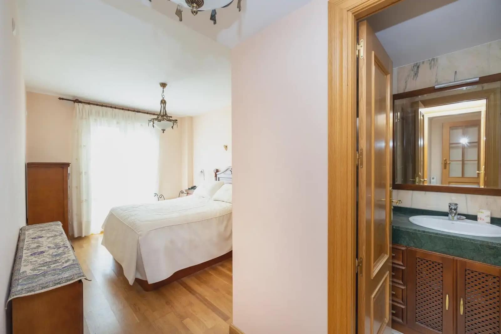 Lägenhet till salu i Granada stad med garage - 385 000 € (Ref: 9837258)