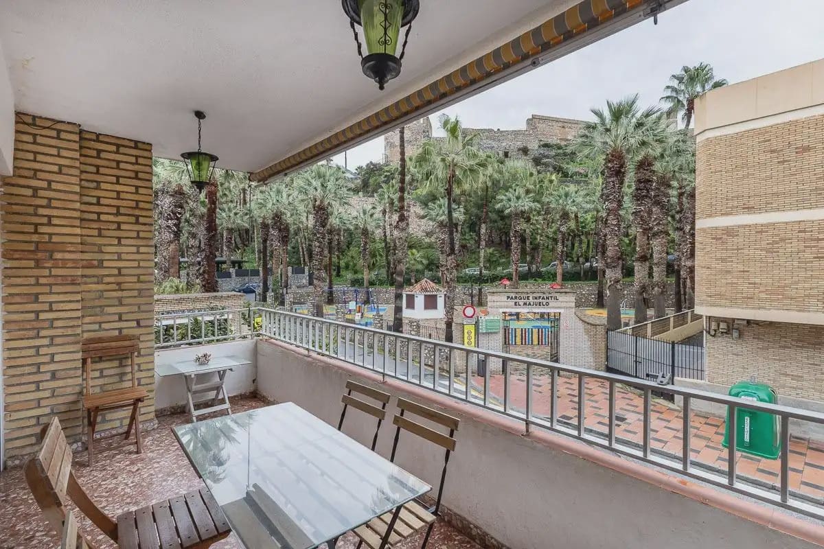 Flat for sale in Almunecar with garage - € 410,000 (Ref: 9837259)
