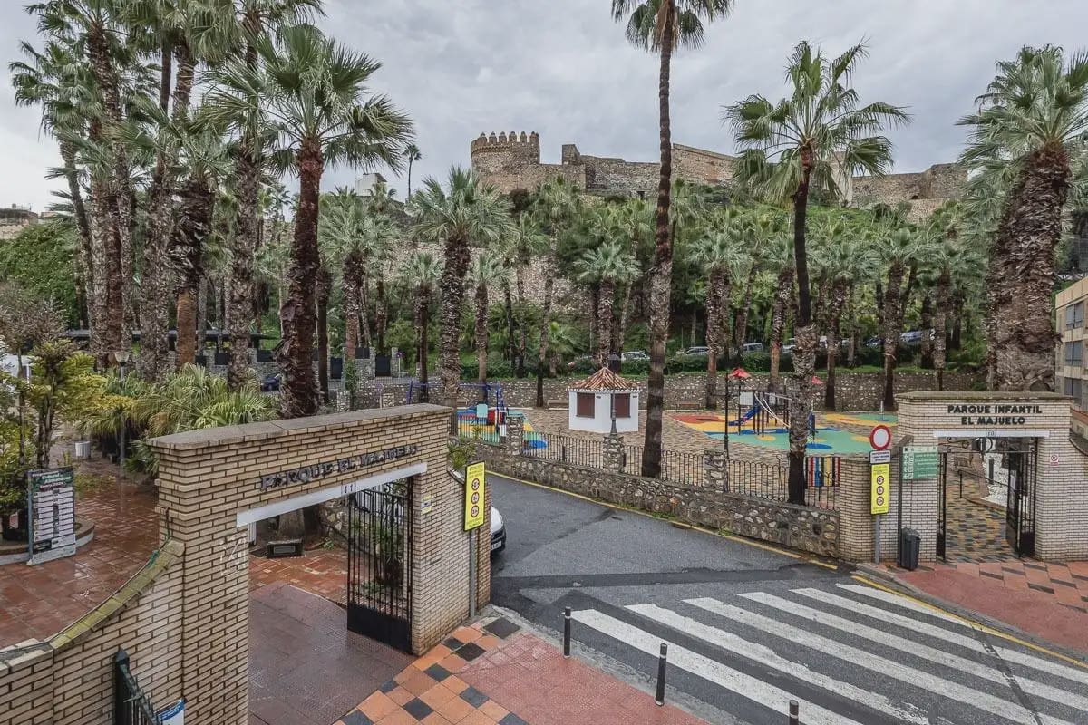 Flat for sale in Almunecar with garage - € 410,000 (Ref: 9837259)