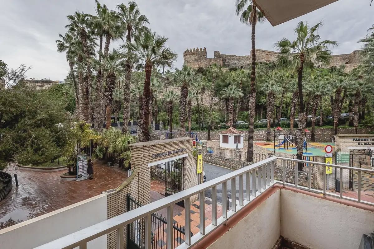 Flat for sale in Almunecar with garage - € 410,000 (Ref: 9837259)