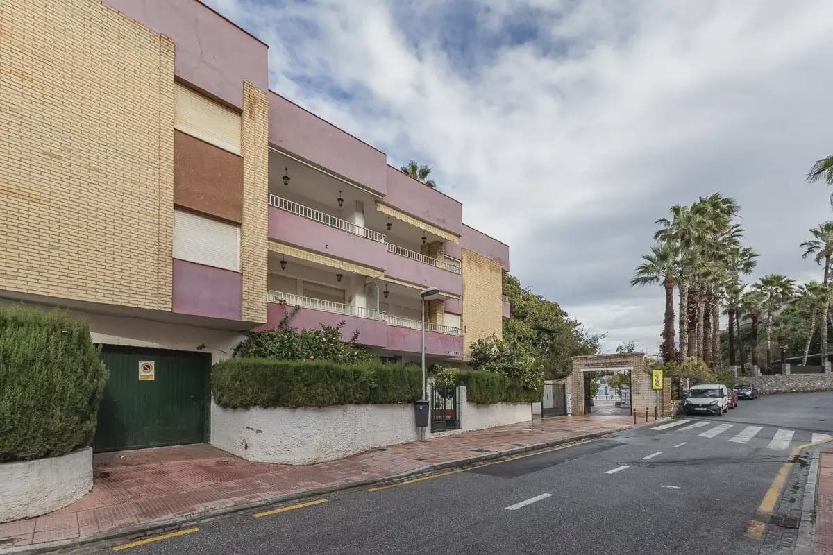 Flat for sale in Almunecar with garage - € 410,000 (Ref: 9837259)