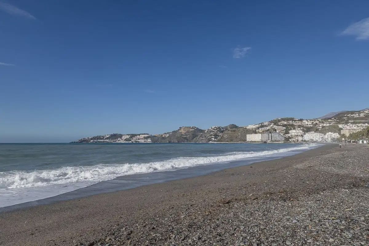 Flat for sale in Almunecar with garage - € 410,000 (Ref: 9837259)