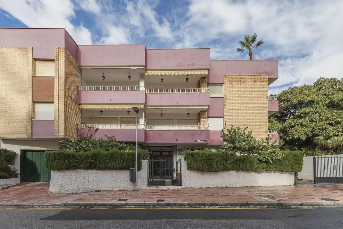 Flat for sale in Almunecar with garage - € 410,000 (Ref: 9837259)